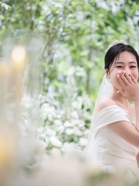세인트메리엘 예식 중 웃음을 터뜨리는 신부를 촬영한 본식스냅